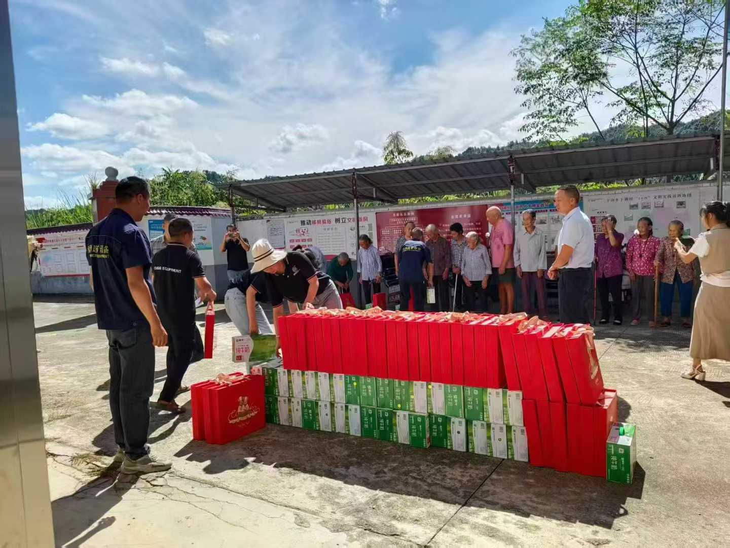 Mid-Autumn Festival coming, our team took care of the elderly